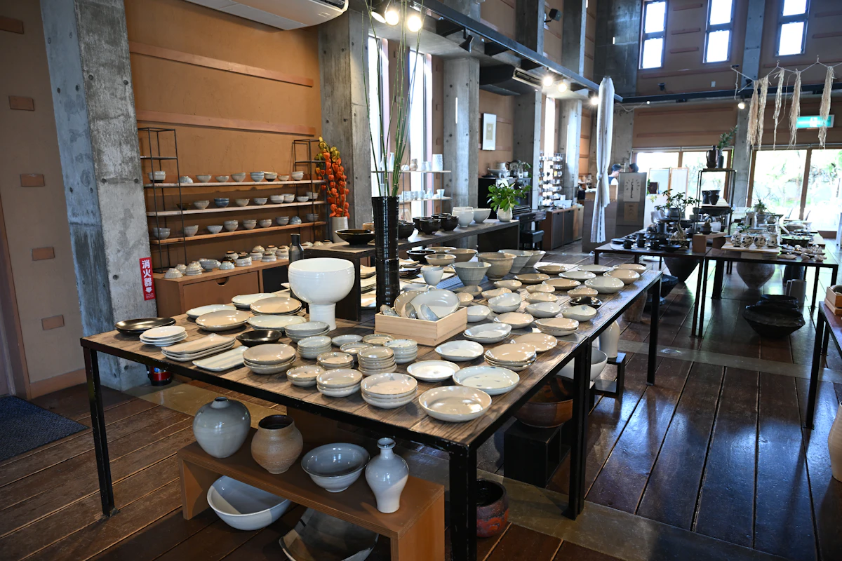 丸尾焼に受け継がれる天草の土──地域とともに生きる窯元の姿 | Artisan